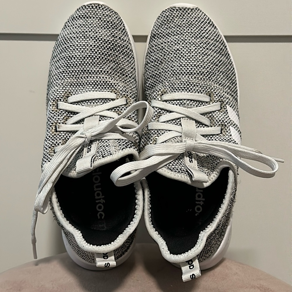 Adidas Cloudfoam Women's Sneaker - size 6!